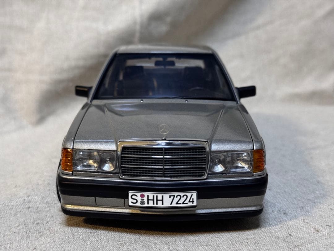 ミニカー Mercedes-Benz 190E 2.3-16 mercedes 1/18