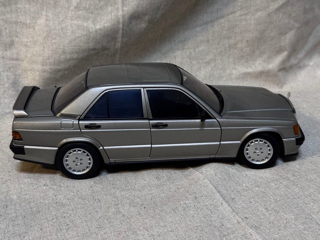 ミニカー Mercedes-Benz 190E 2.3-16 mercedes 1/18