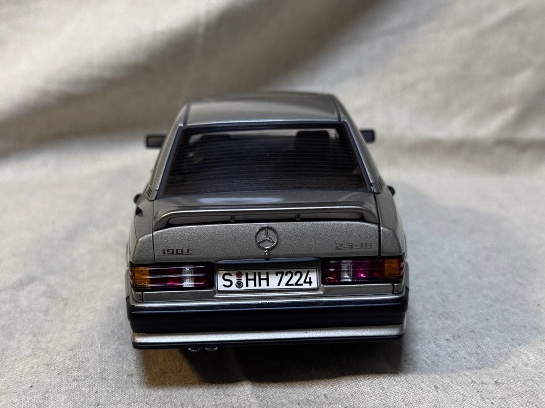 ミニカー Mercedes-Benz 190E 2.3-16 mercedes 1/18