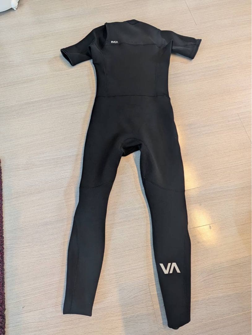DEVI！！RVCA 2/2 BALANCECHESTZIP SS