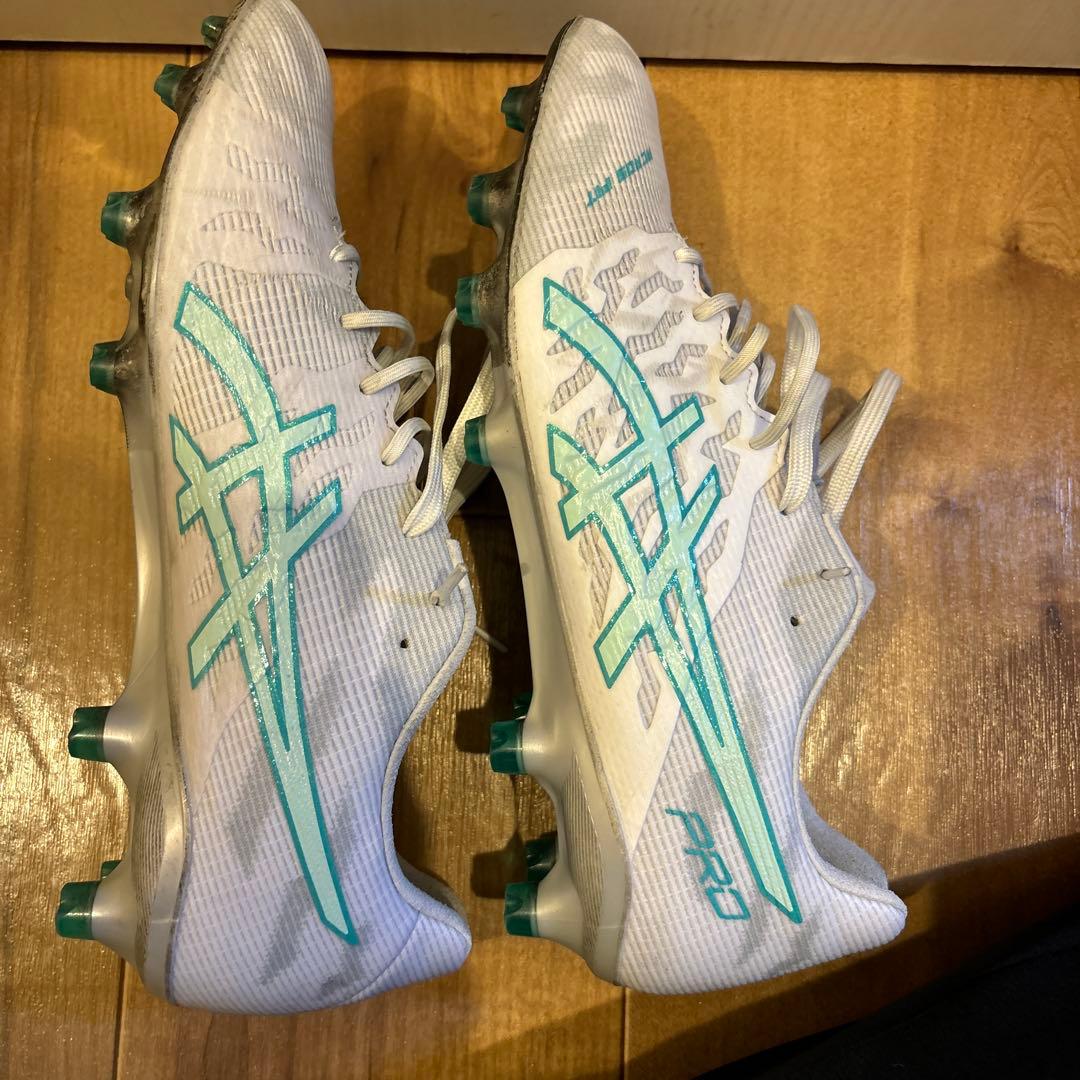 asics サッカーシューズ ホワイト/ターコイズ acros
