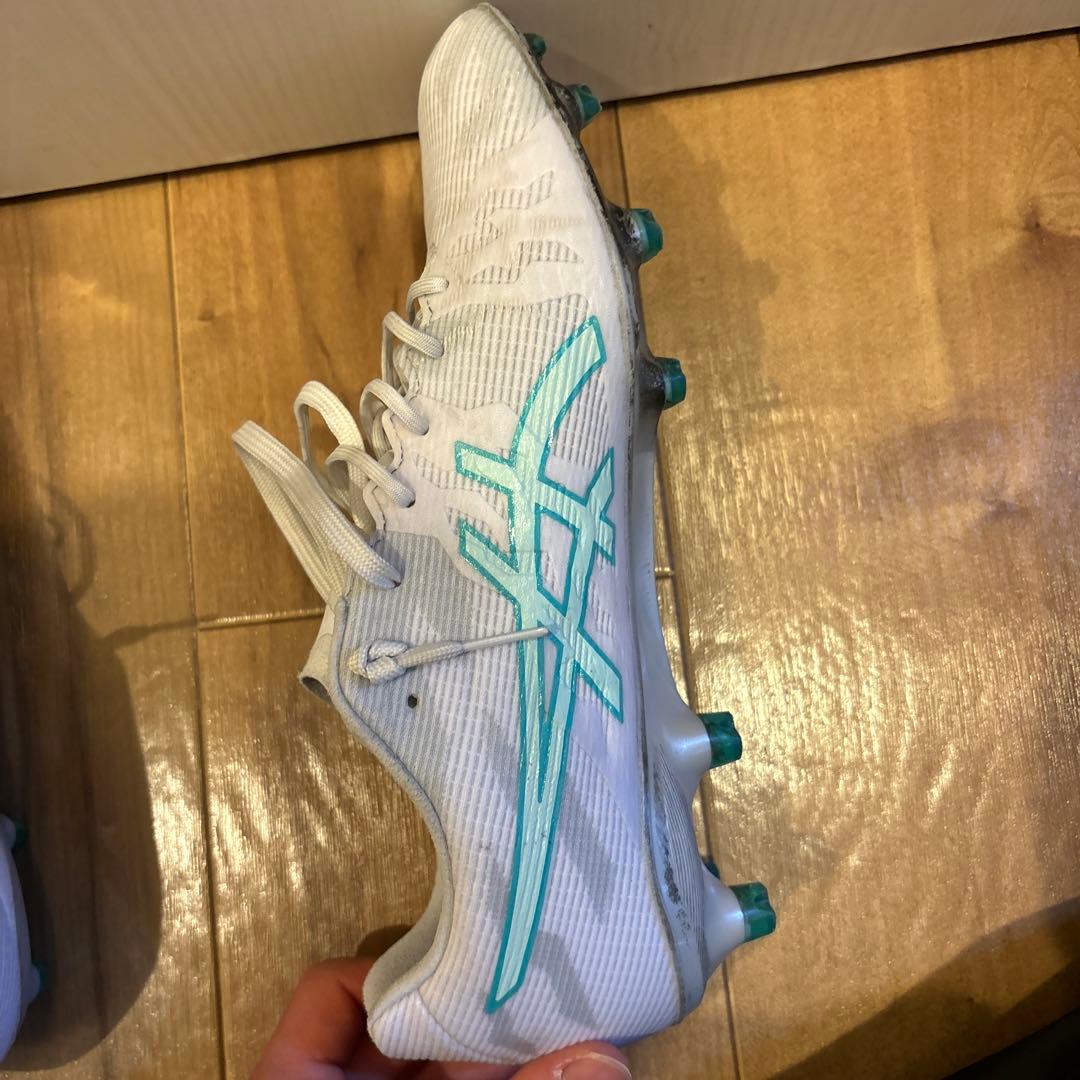 asics サッカーシューズ ホワイト/ターコイズ acros