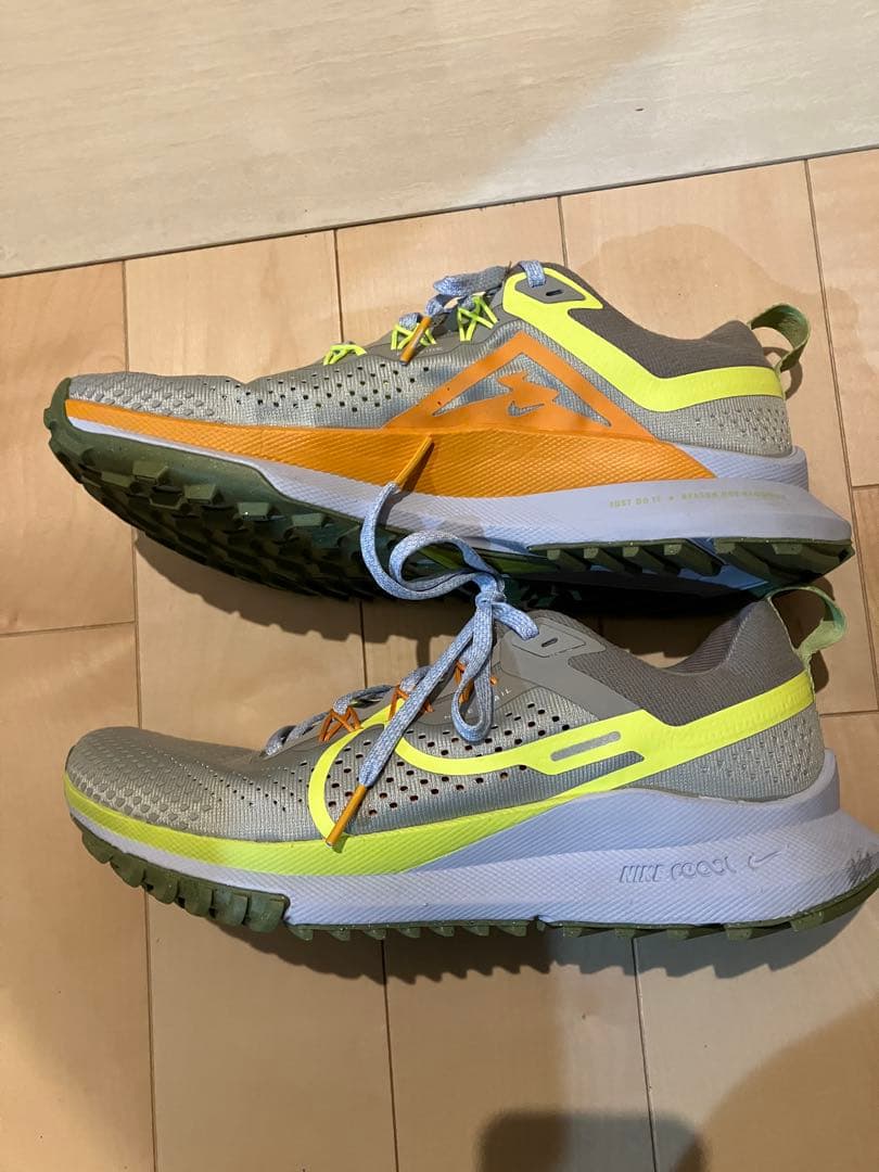 NIKEトレイルランニングシューズ グレー/イエロー/オレンジ26.0