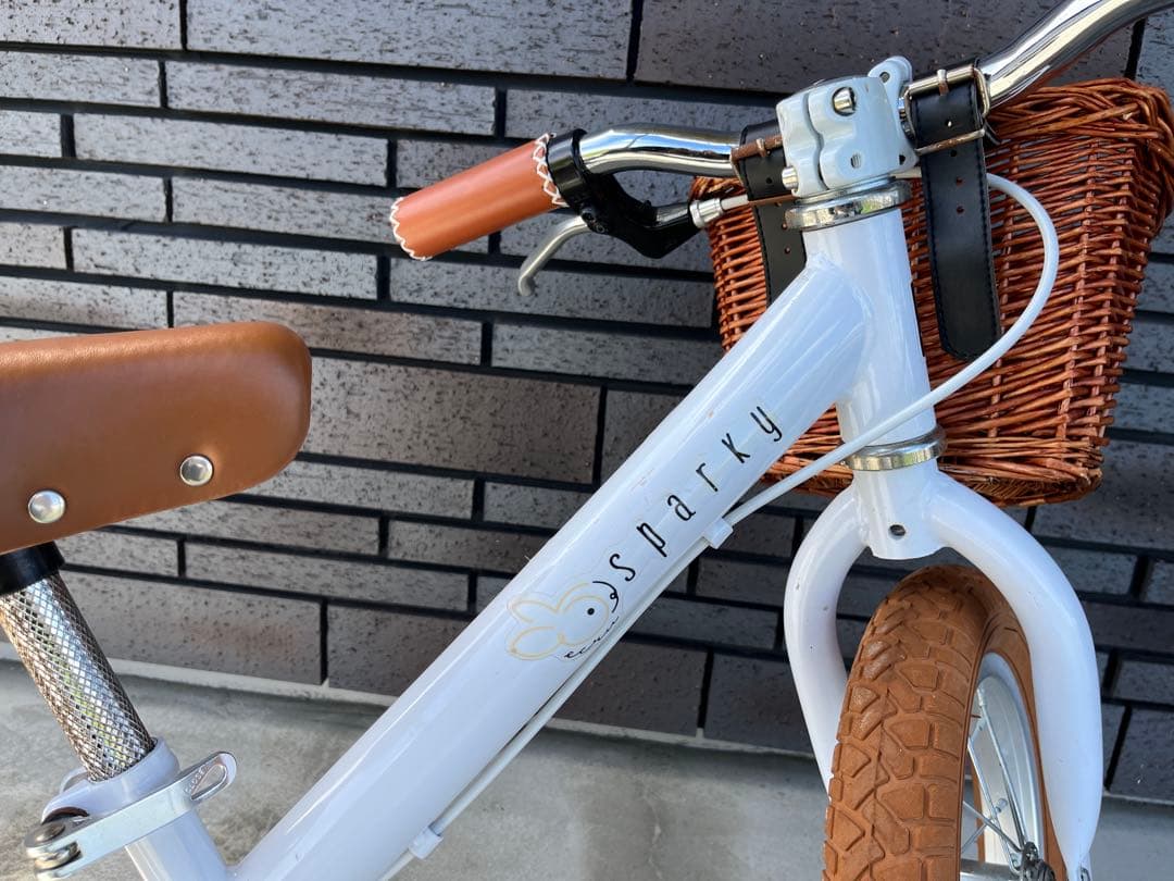 スパーキースタンド　バランスバイク ホワイト バスケット付き