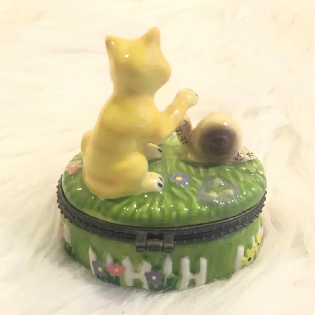 【 お宝品 】猫 かたつむり ポタリーケース 陶磁器