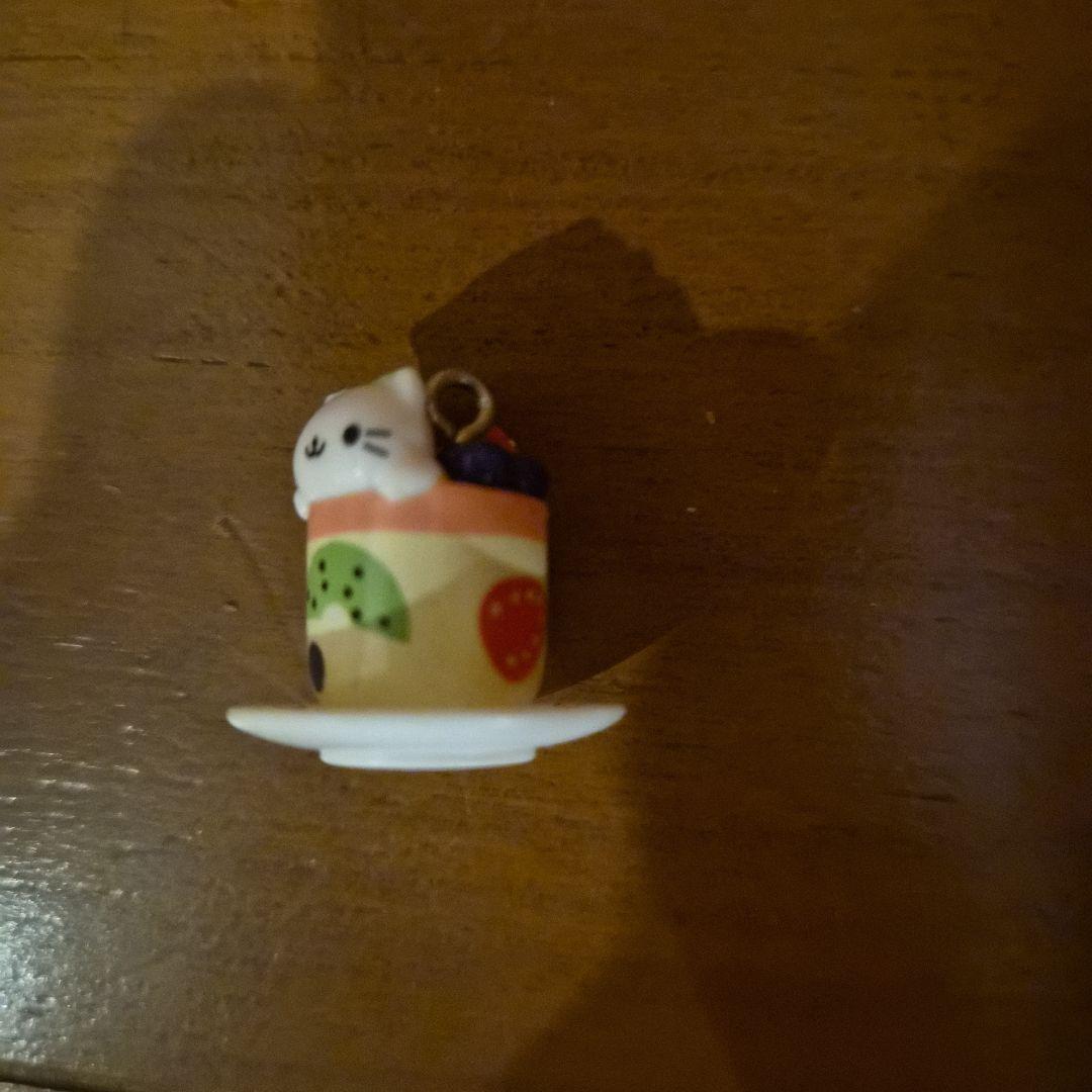 にゃんにゃんにゃんこ にゃんこレストラン フルーツパフェ