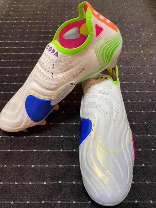 新品　アディダス　サッカースパイク　27.5cm FG
