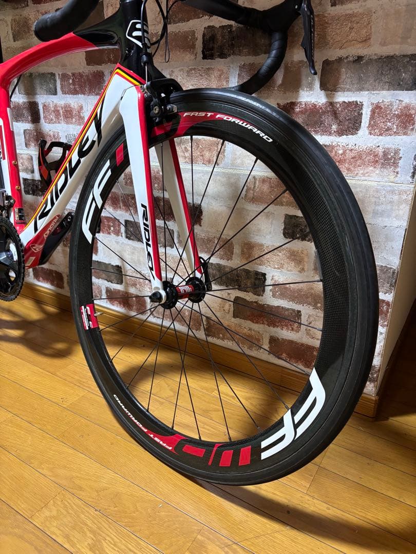 FFWD F5C DT SWISS 240チューブラー　タイヤ付き