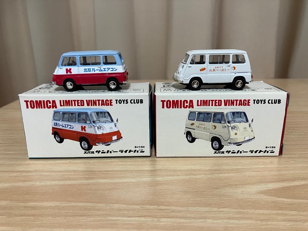 トミカリミテッドヴィンテージ　TOYS CLUB　スバル　サンバーライトバン2台