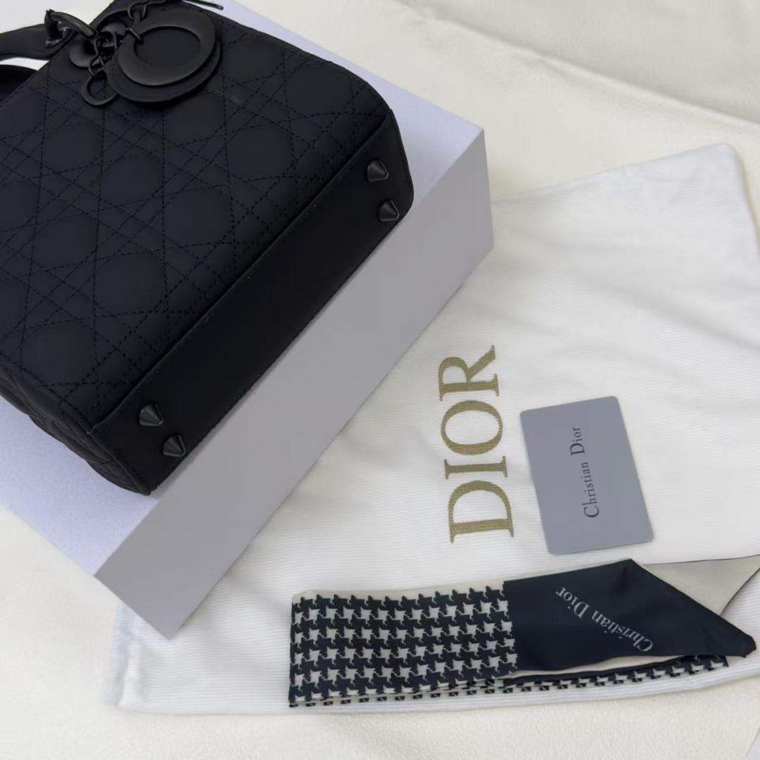 【早い者勝ち】Christian Dior ブラックキルティングショルダーバッグ