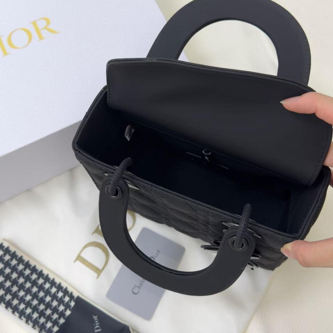 【早い者勝ち】Christian Dior ブラックキルティングショルダーバッグ