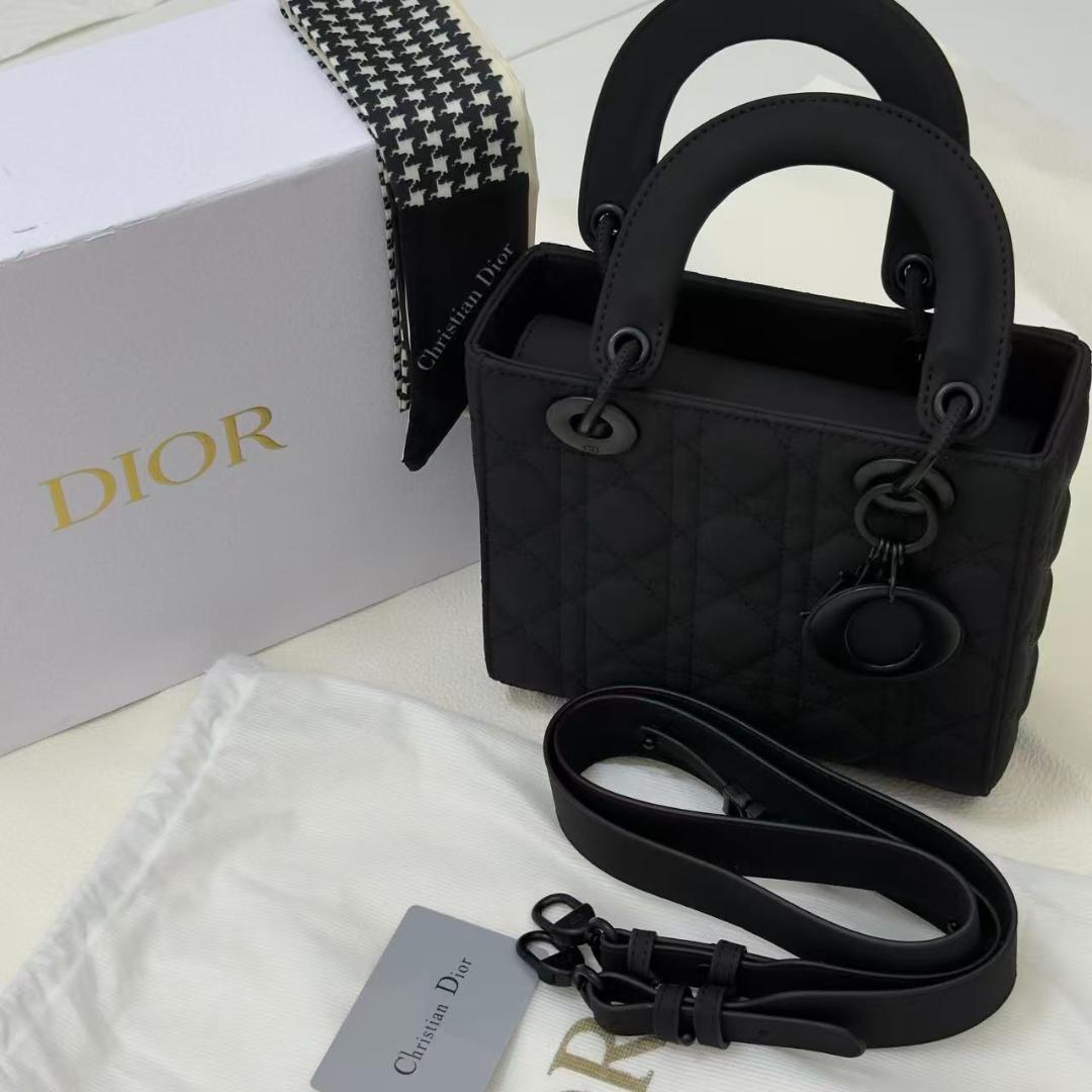 【早い者勝ち】Christian Dior ブラックキルティングショルダーバッグ