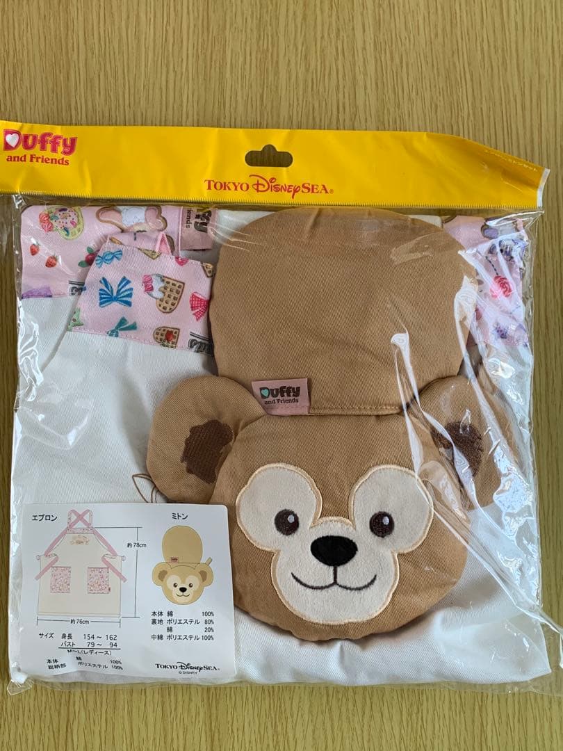 ダッフィーお弁当箱　ランチボックス　エプロン＆ミトンセット　ご飯型抜き