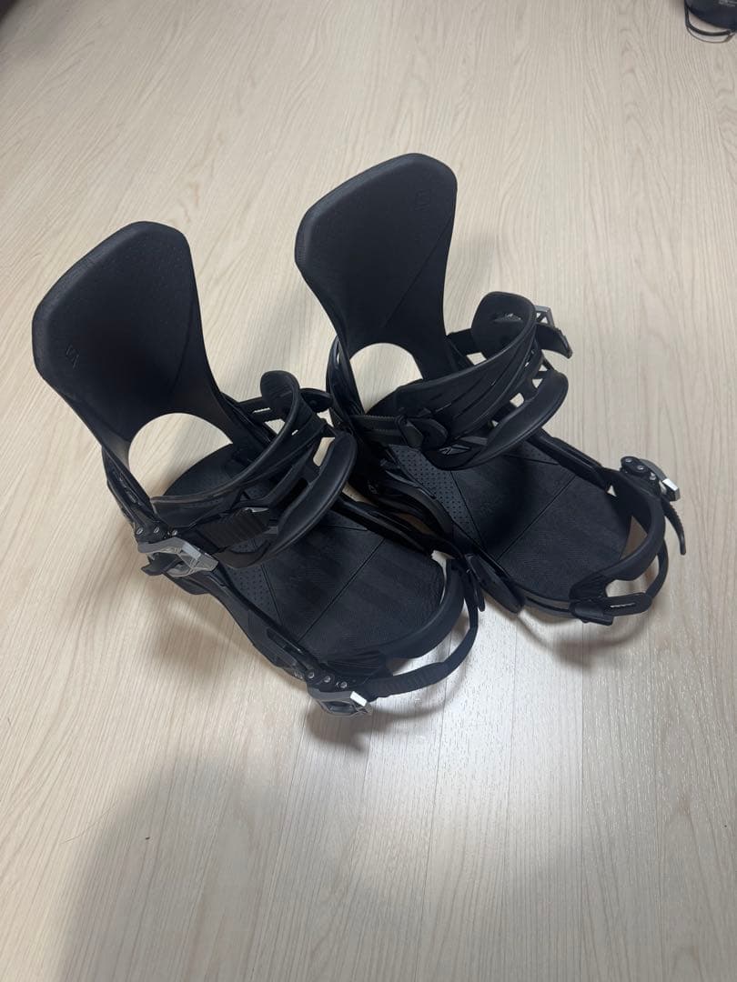 Salomon district Mサイズ 22-23
