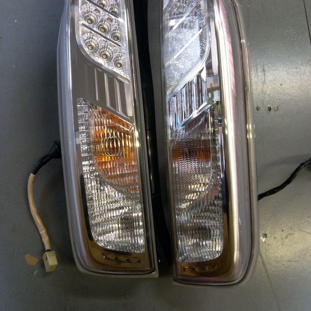 ムーヴ テールランプ　LA100S　 全クリア黄ばみ無し　LED