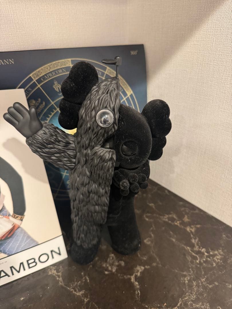 KAWS KACHAMUKKU Figure colorway カウズ