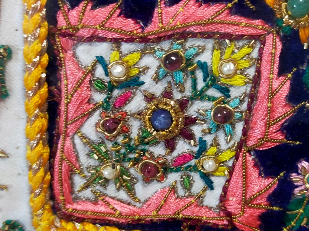 [至高の壁掛け] 天然石&金糸が輝く。豪華額装刺繍。一点物