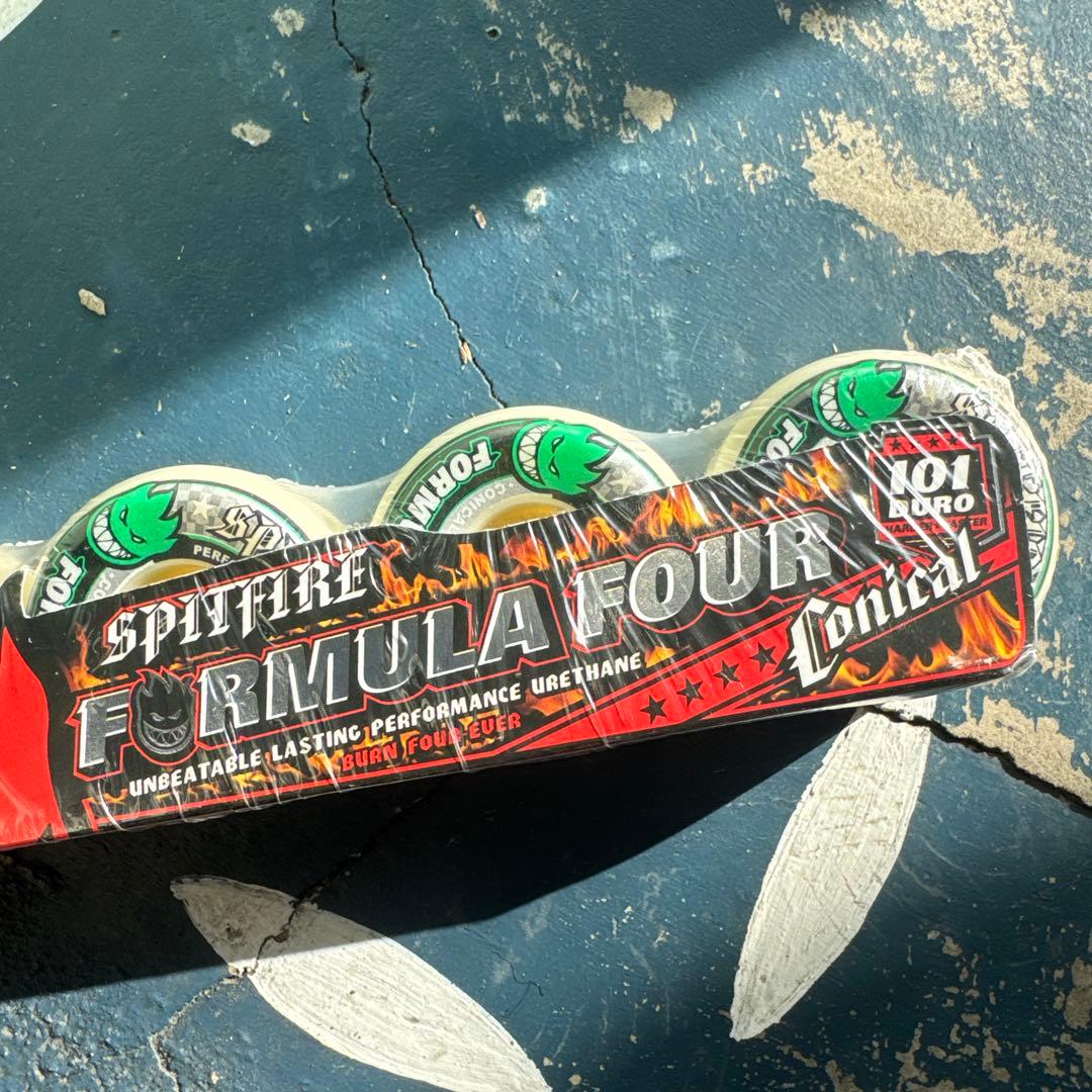 Spitfire フォーマル4コニカルウィール52mm101a定価¥9,130