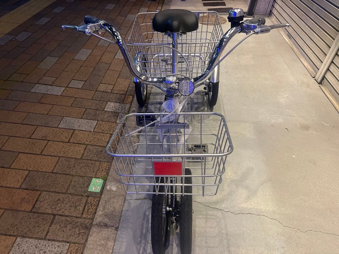 未使用DATWO 三輪自転車 14インチ 大人用三輪車 高齢者 前後カゴ付です。
