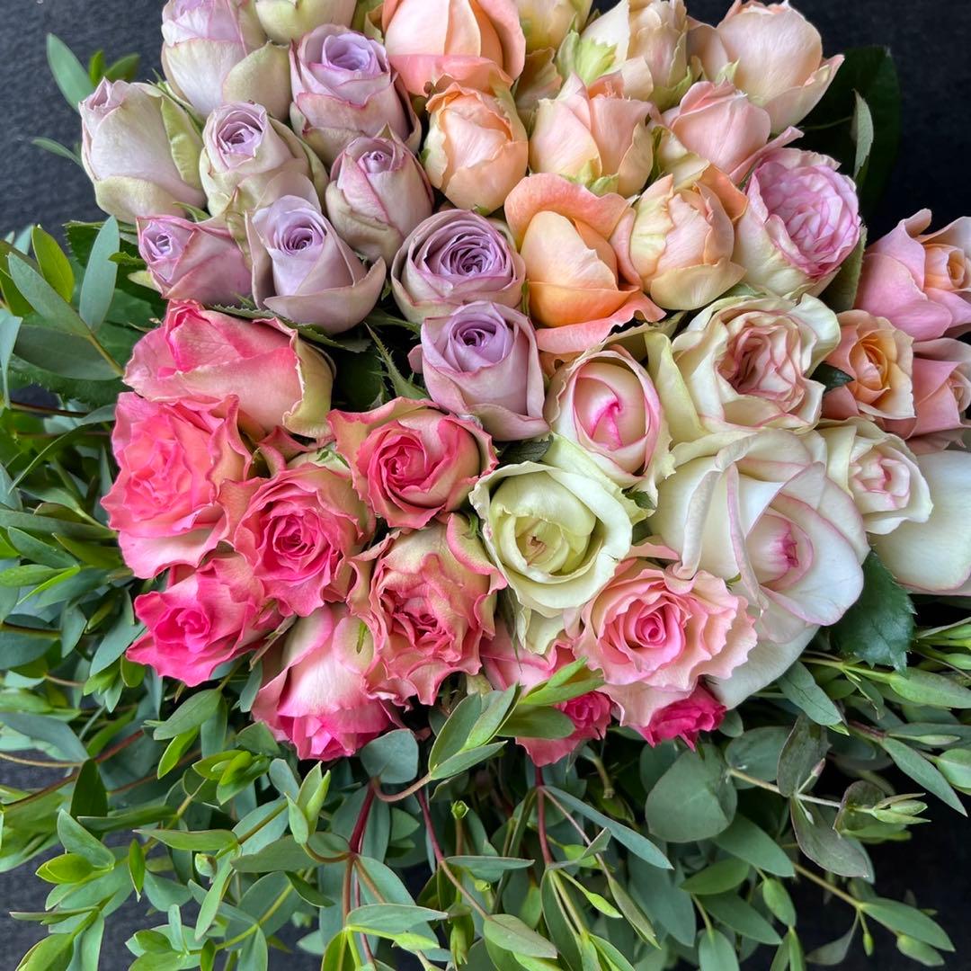 鮮度抜群❗️バラ 《切り花 ・生花 》ユーカリおまかせMIX 30㎝SM 50本