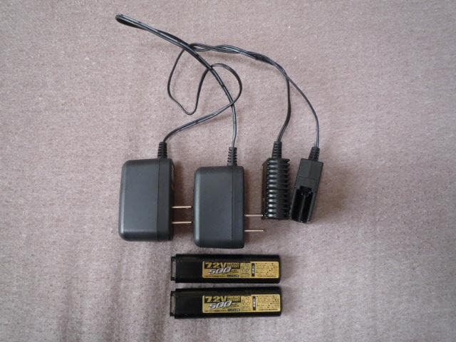 わ*う様 電動ガン グロッグ18c 付属品 マガジン（3）、充電器（2）、バッテ