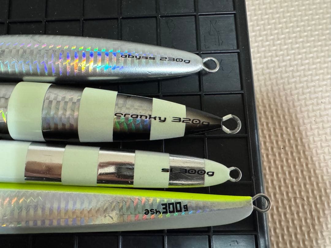 シーフロアコントロール ジグ4本セット(230g、300g×2、320g)