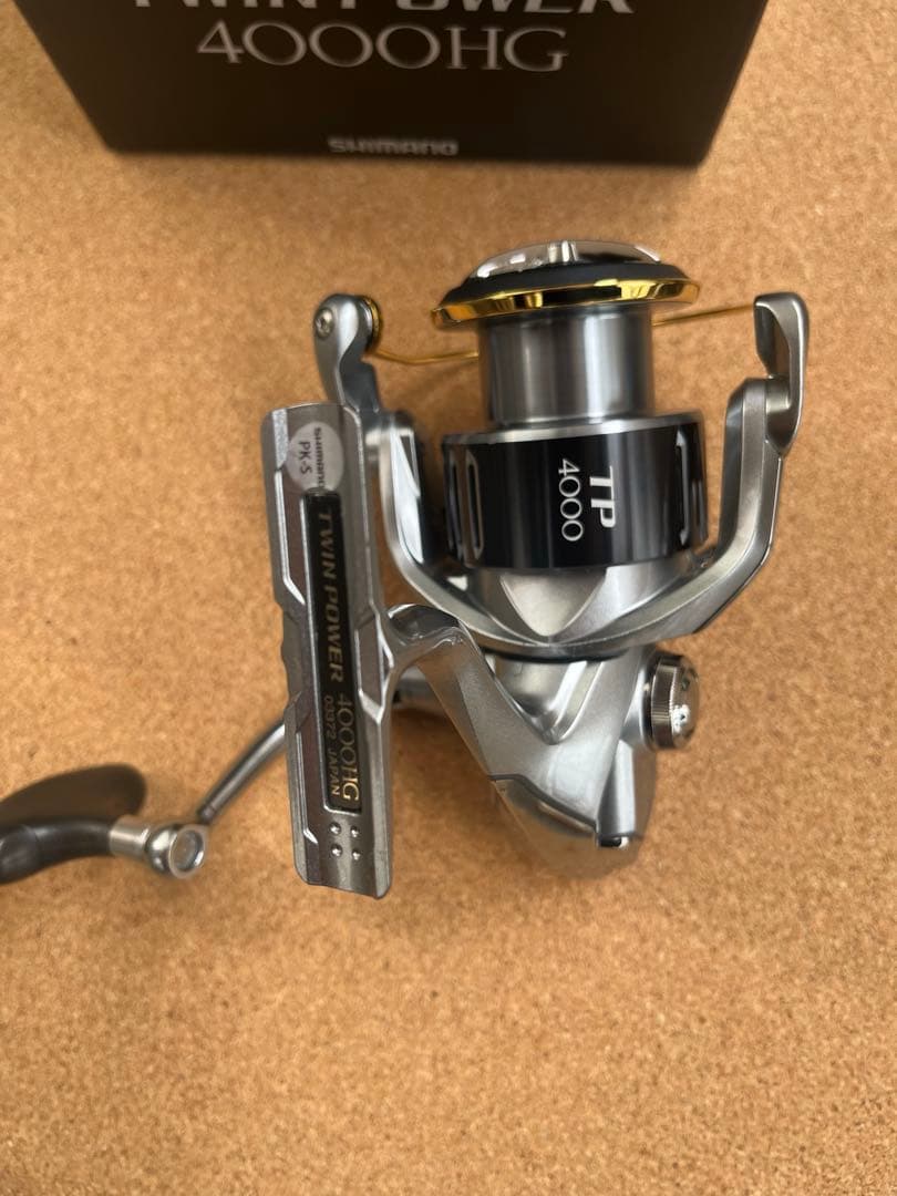 66. 【美品】　SHIMANO TWIN POWER 4000HG
