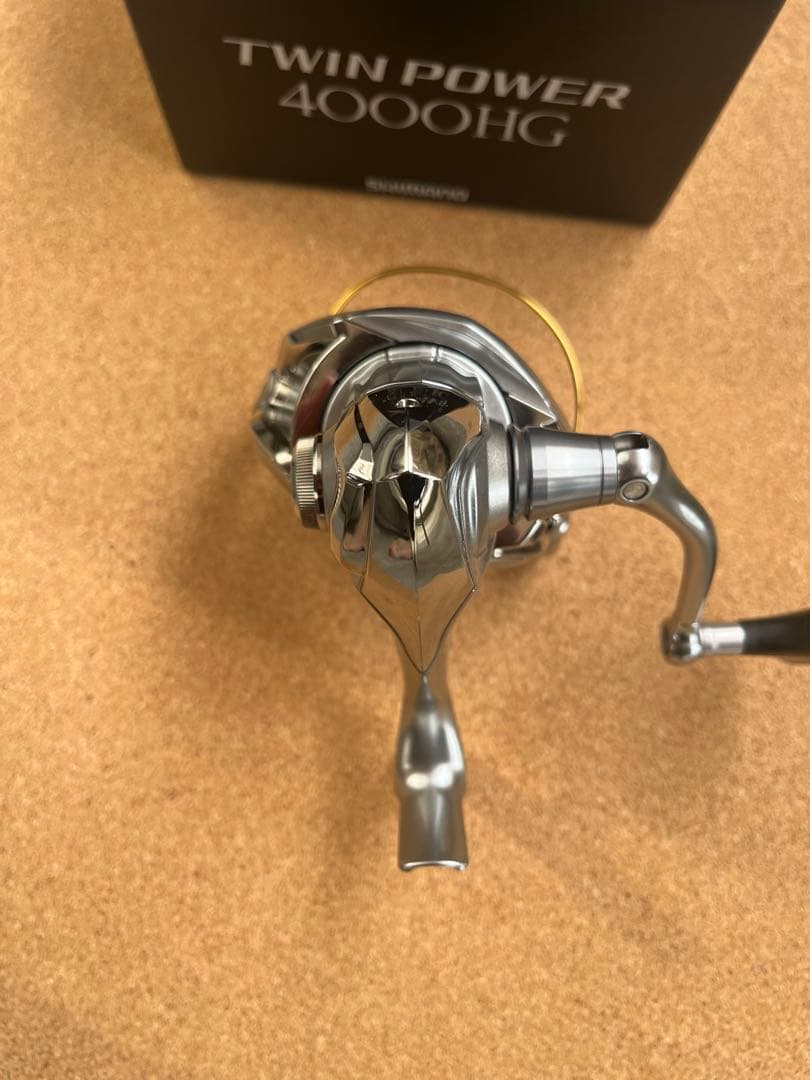 66. 【美品】　SHIMANO TWIN POWER 4000HG