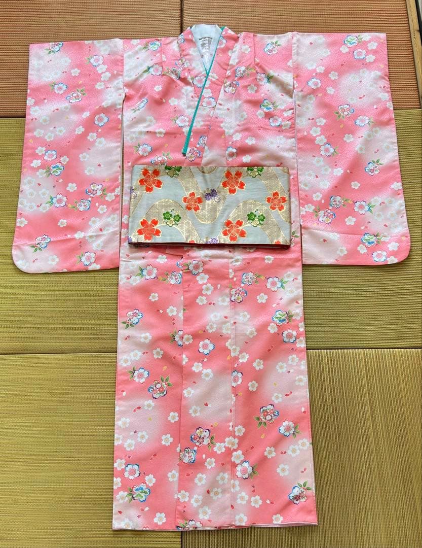 13歳祝いピンク花柄着物と金色の帯セット