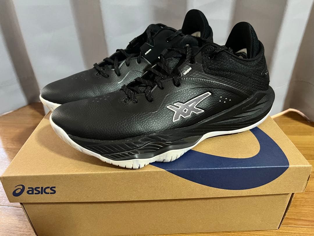 アシックス　NOVA SURGE LOW