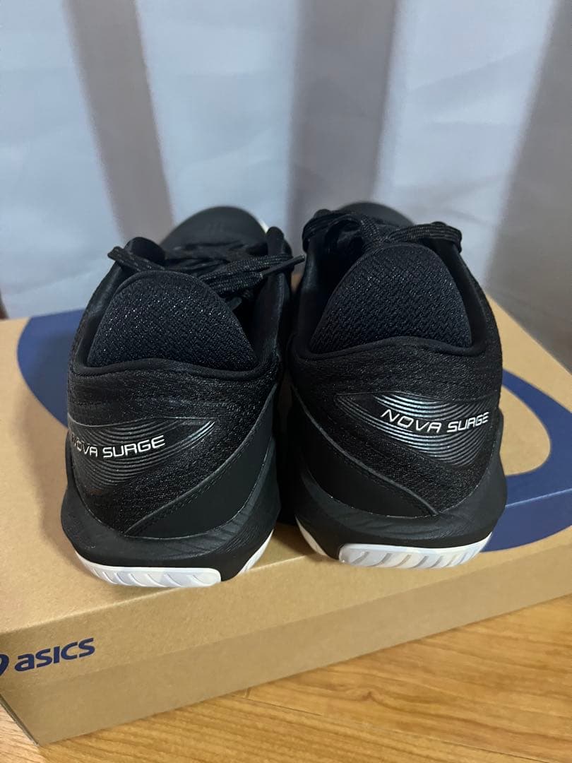 アシックス　NOVA SURGE LOW