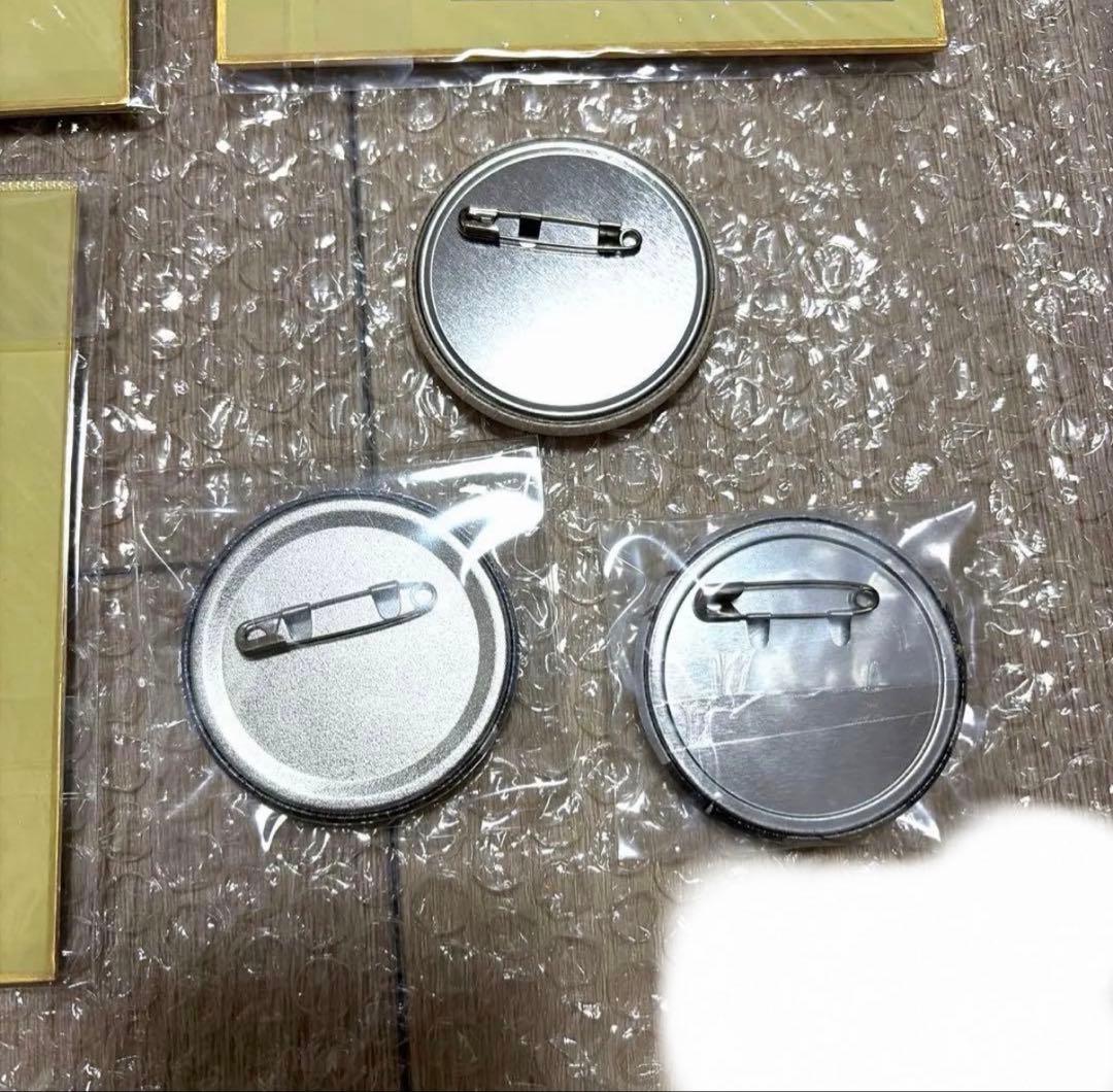 進撃の巨人 ミカサ 色紙 くじ引き堂　キャラバッジコレクション エレン　缶バッジ