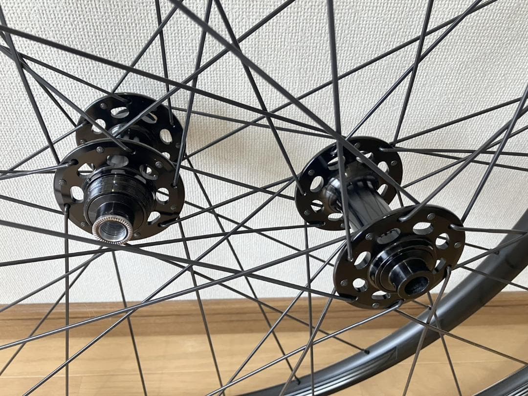競技用ピスト 前後 スルーアクスルホイール LOOK T20 Argon18