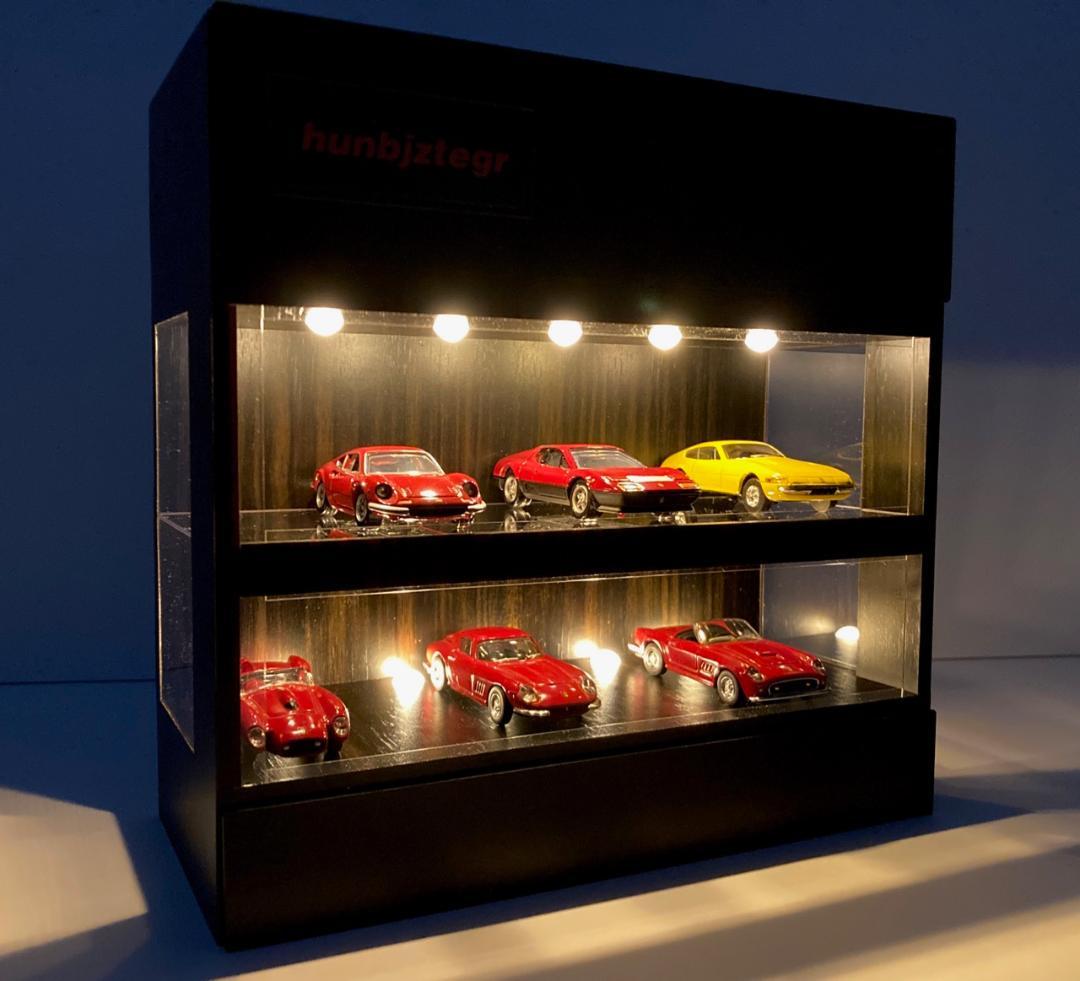 1/64展示10台可能・黒木基調・2層式ディスプレーBOX / ネオジオラマ