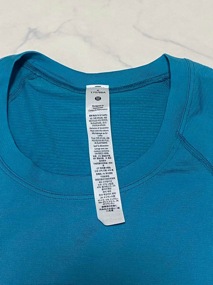 お値下げ　新品　ウィメンズ　ルルレモン　ヨガ　ランニング　長袖Tシャツ　腰丈