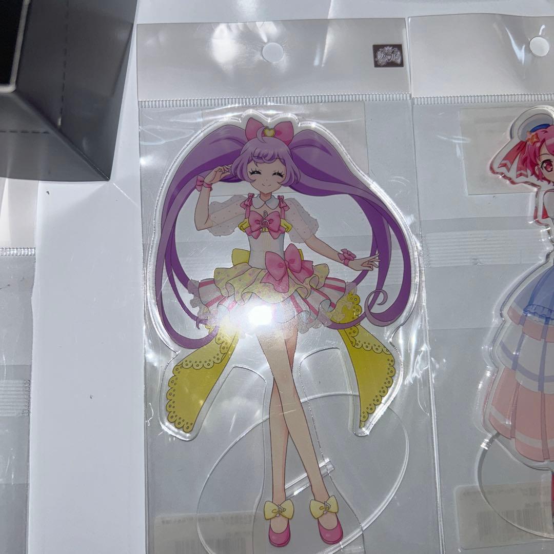 【新品未開封】プリパラ 缶バッジ7箱 ＆ アクスタ9点 ＆ 特典ポスカ20枚