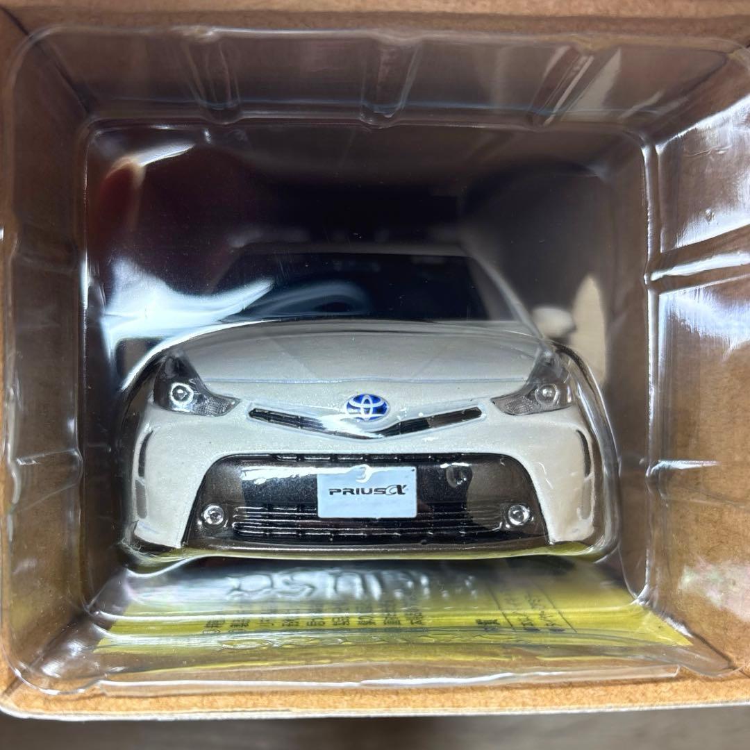 トヨタ プリウスα 後期型 ホワイトパール 1/30カラーサンプルミニカー非売品
