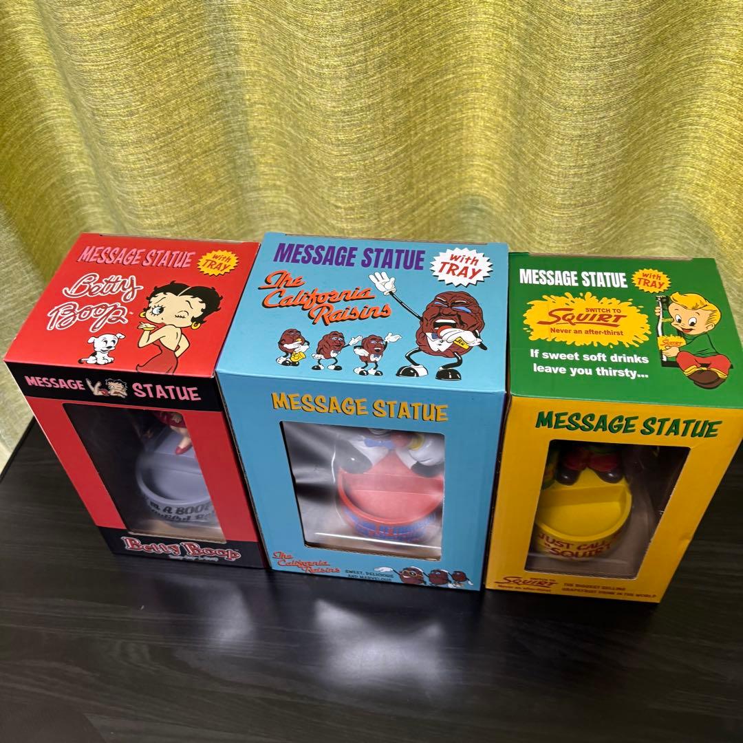 メッセージスタチュー　3体　MESSAGE RESIN TRAY STATUE