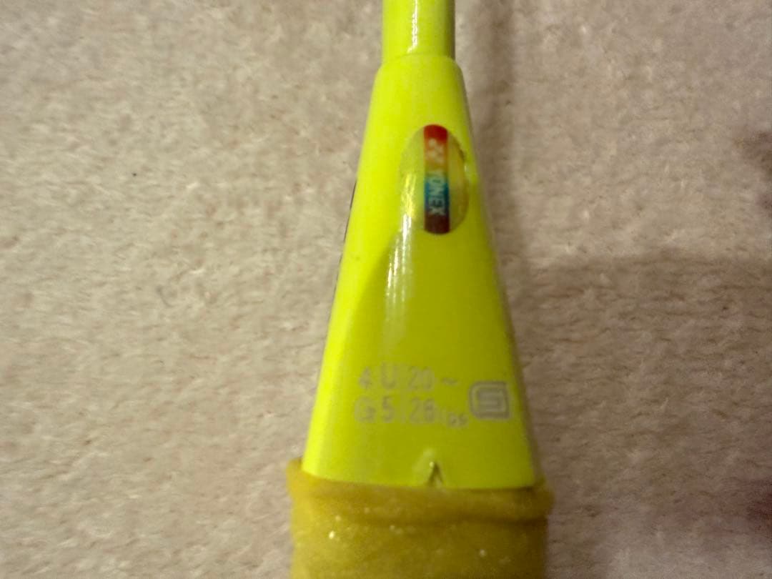 アストロクス77 4UG5 バドミントンラケットシャインイエロー　極美品