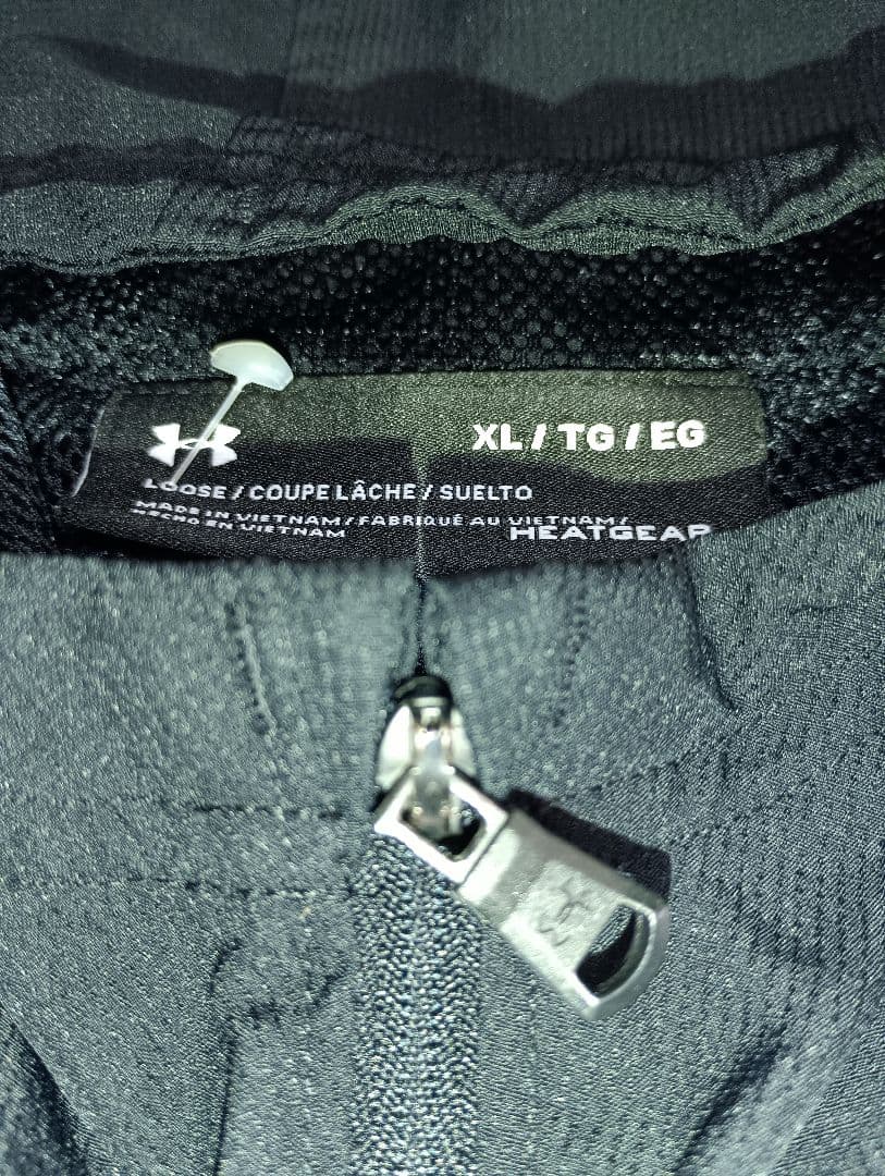 Under Armour ヒートギア フード付きジャケット ブラック
