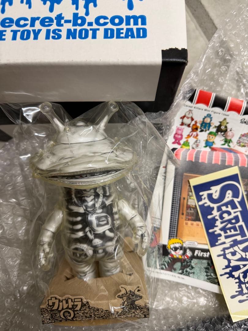 ウルトラQ フィギュア モノクロデザイン　シークレットベース　カネゴン　骨格　黒