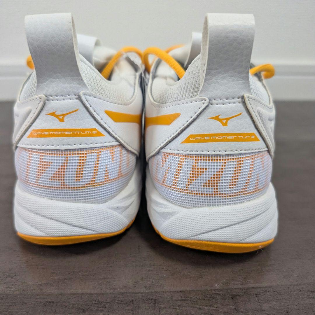【未使用級】✨23.5cm MIZUNOウェーブモーメンタム2 定価１０９８０円