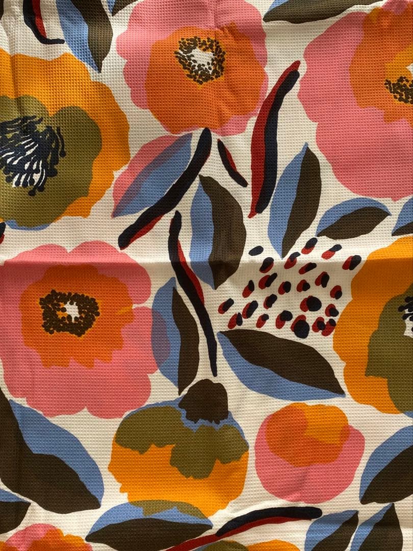 マリメッコ　新品　Rosarium テーブルクロス　180×135cm