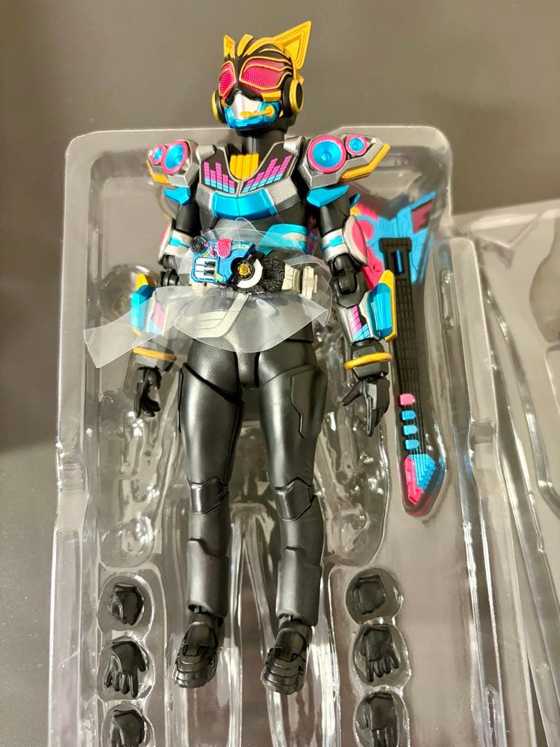 美品　S.H.Figuarts 仮面ライダー　ナーゴ ビートフォーム　フィギュア
