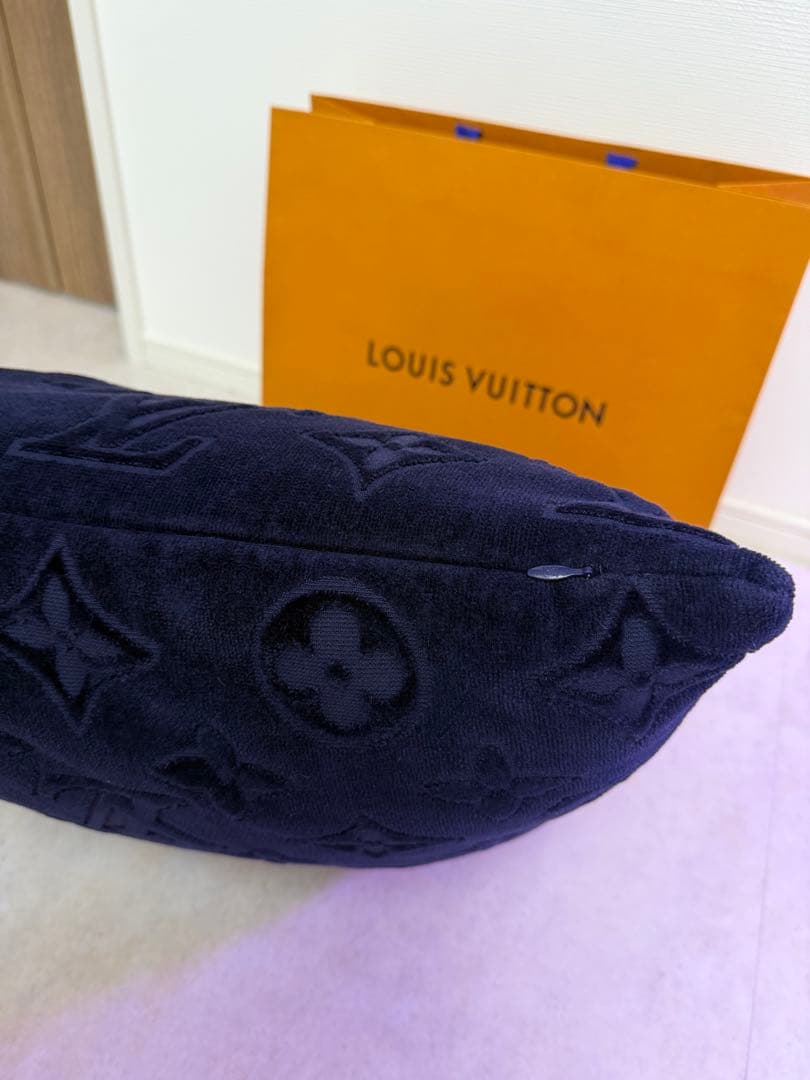 LOUIS VUITTON クッション[期間お値下げ中]