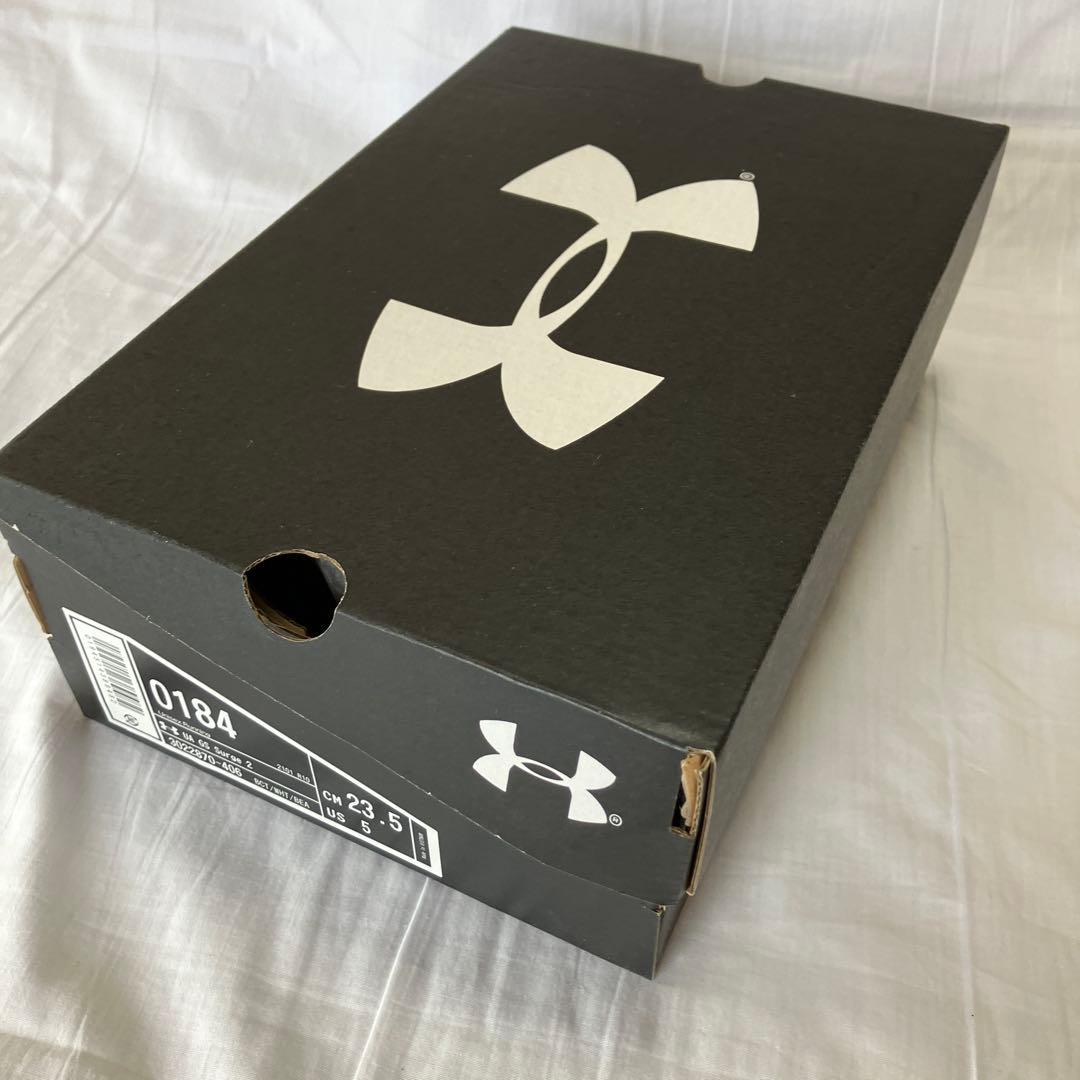 ランニングシューズ　新品　UNDER ARMOUR 23.5cm