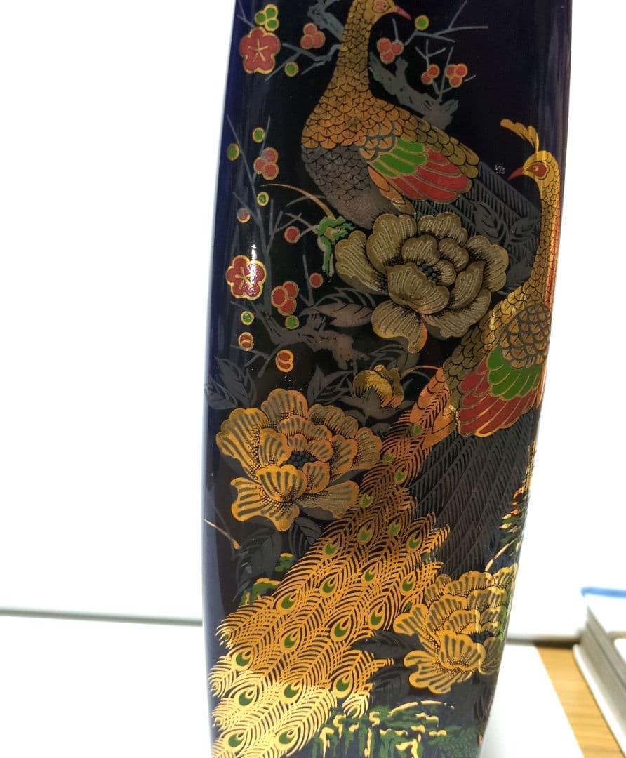 中国製 花瓶 高さ28cm 四角 紺地 孔雀 花柄 金彩 大型 花器