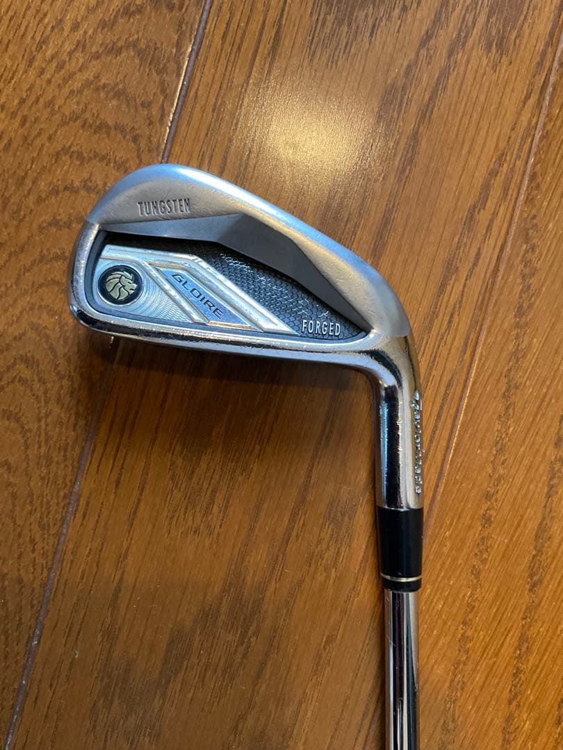 テーラーメイドGLOIRE FORGED4番アイアン 赤色グリップ
