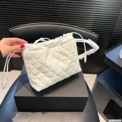 ノベルティ 丸みフォルムが愛らしい★ CC 巾着ショルダーバッグ