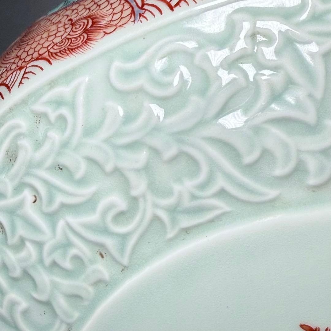明治〜大正時代　十二代　柿右衛門作　青白磁唐草彫文　色絵龍鳳凰図　小畑家蔵　花瓶